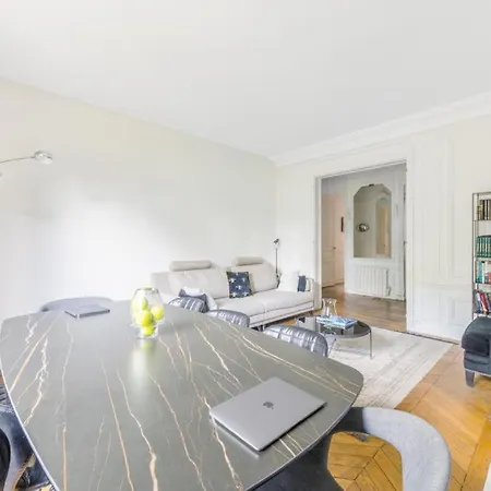 New&spacious Flat With Private Garden